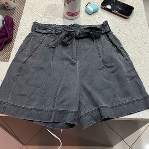 Jones New York Signature woman’s shorts size 8